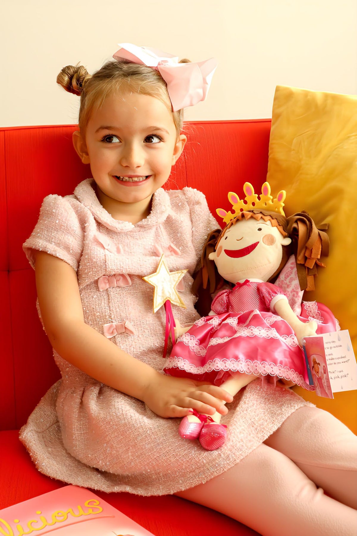 YOTTOY Pinkalicious embroidered features show friendly expression