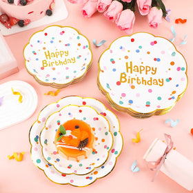 Yungyan disposable plates enable quick cleanup after celebrations.