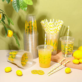 Yungyan transparent lids keep drinks secure during outdoor events