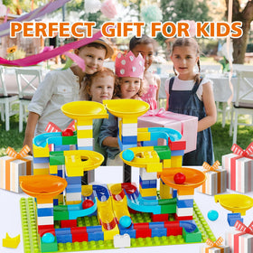 YY LANDTOYS cooperative family play with marble run setup and shared blocks