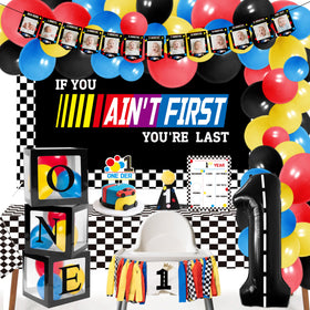 Z1juce Fast One race balloons and backdrop create a vibrant party scene.