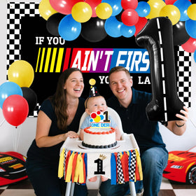 Z1juce Fast One photo banner arch creates instant photo ops.