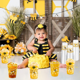 ZCPTZ baby shower bee cup adds playful charm.