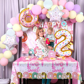 ZOIIWA two sweet birthday tablecloth protects surfaces with style.