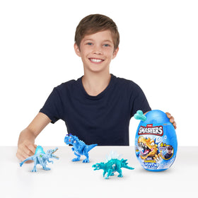 ZURU SMASHERS Ice Age Egg sand exploration supports sensory play at home.
